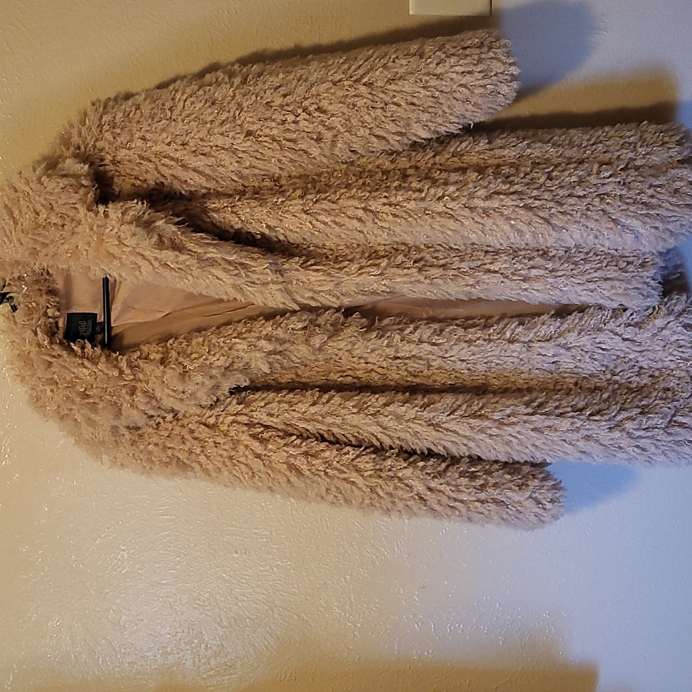 Fuzzy women's coat xs super comfy warm but lightweight